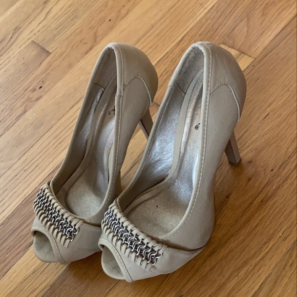 Heels - Picture 3 of 3